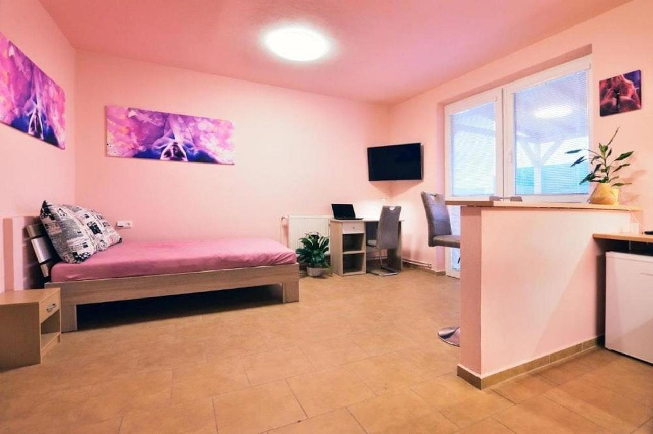 Hotel Nika Beds Pardubice Zewnętrze zdjęcie