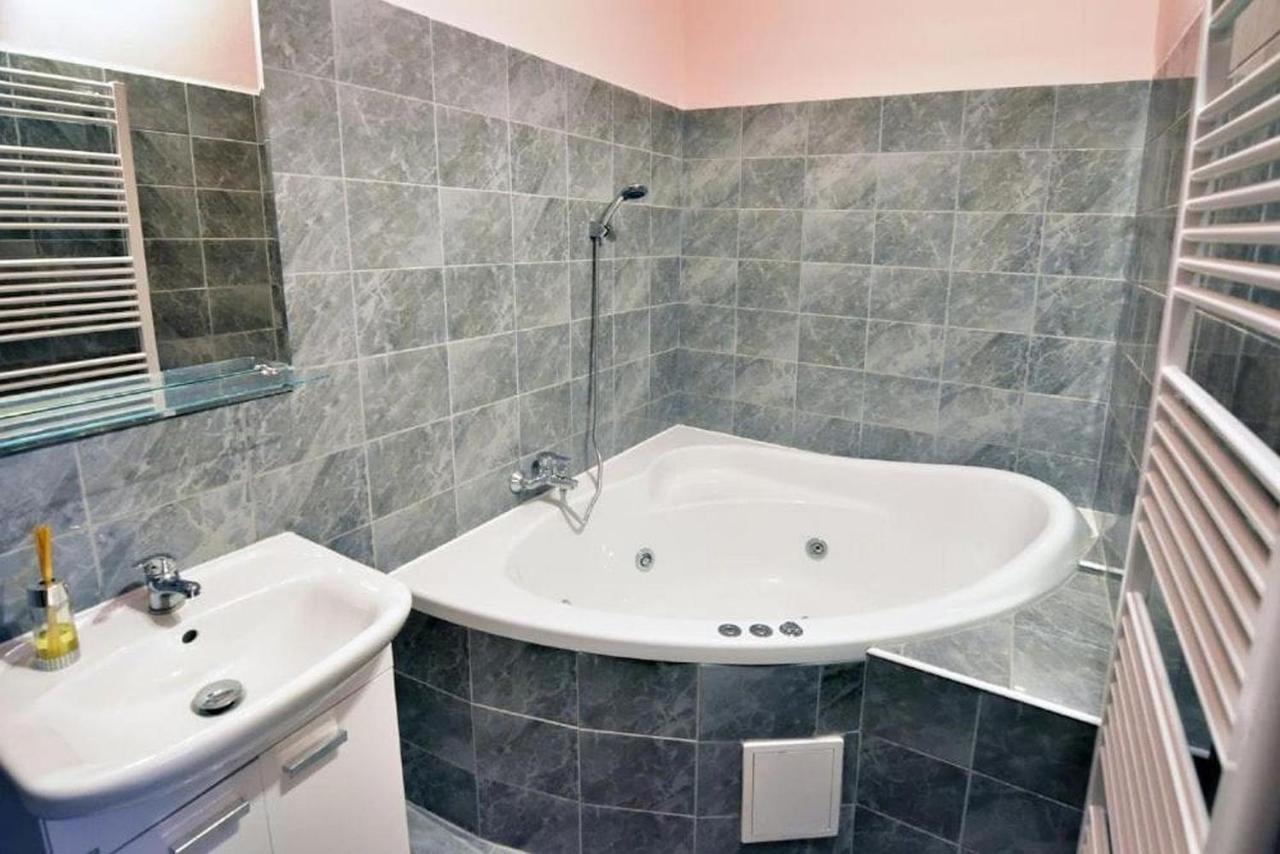Hotel Nika Beds Pardubice Zewnętrze zdjęcie
